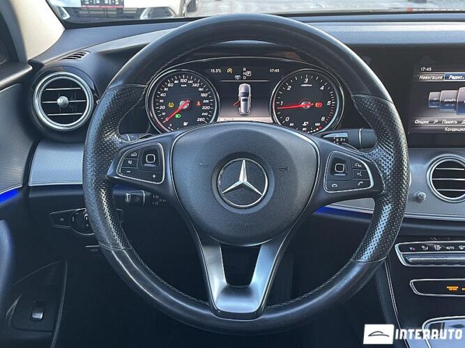 Mercedes E 220 36 interauto-car