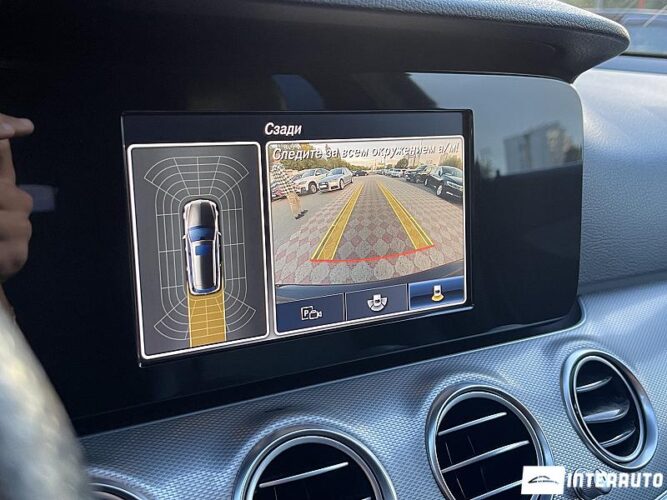 Mercedes E 220 38 interauto-car