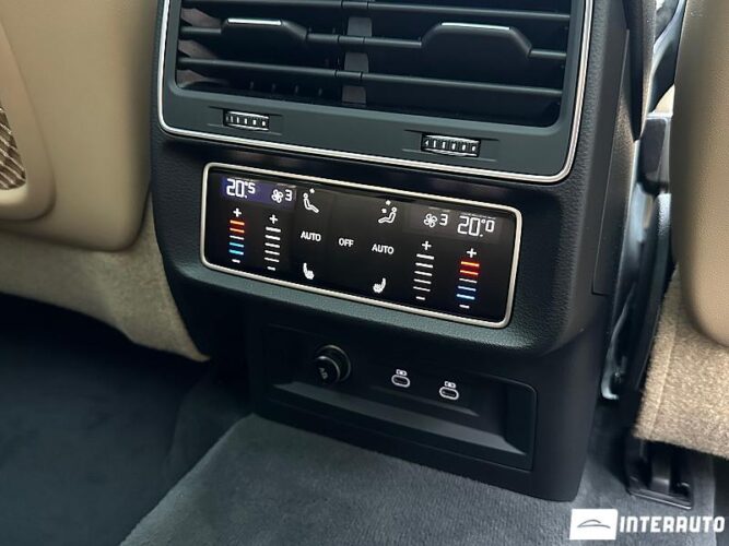 Audi Q7 61 interauto-car