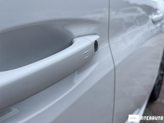 Peugeot 208 33 interauto-car