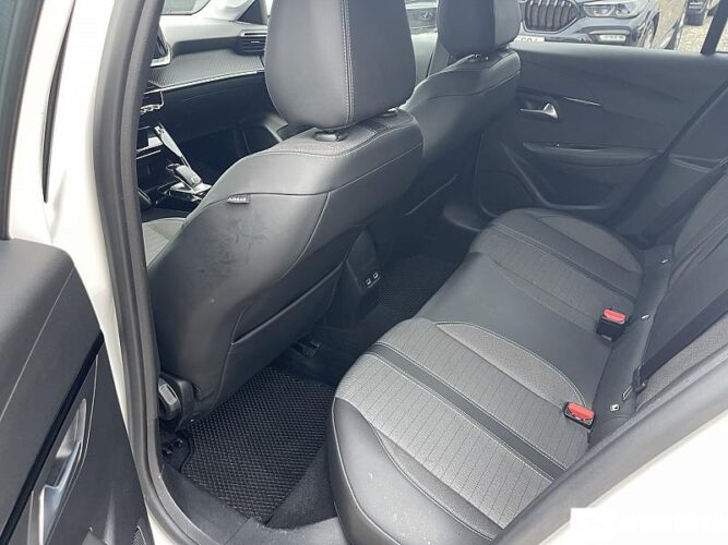 Peugeot 208 44 interauto-car