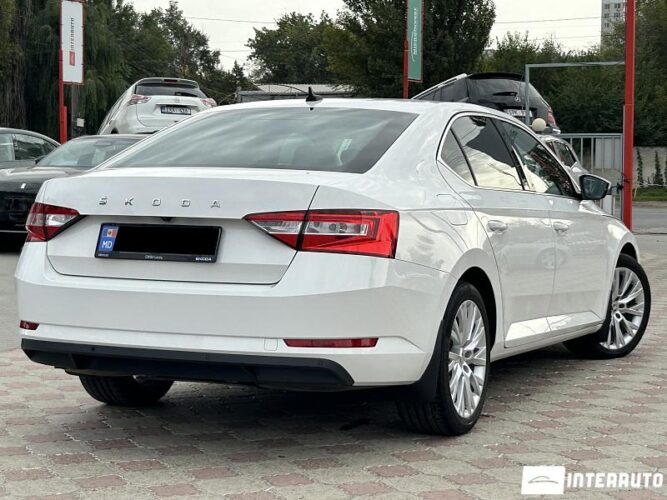 Skoda Superb 36 interauto-car