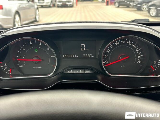 Peugeot 208 41 interauto-car