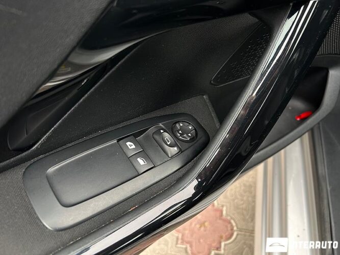 Peugeot 208 36 interauto-car