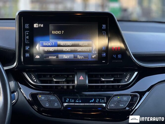 Toyota C-HR 38 interauto-car