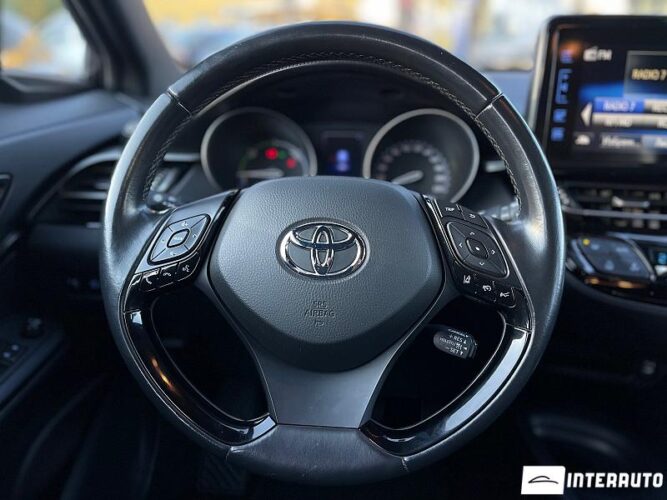 Toyota C-HR 36 interauto-car