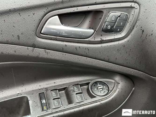 Ford Escape 43 interauto-car