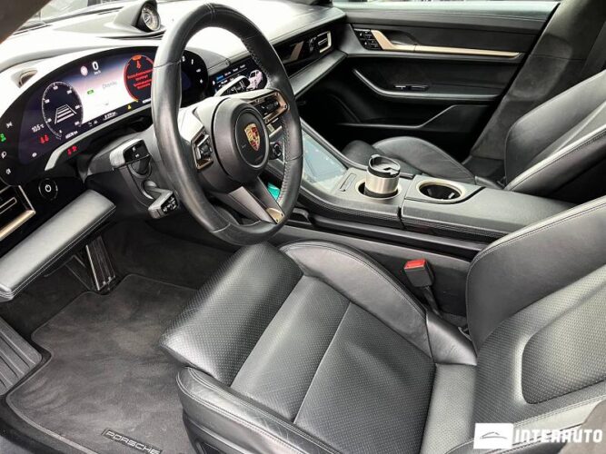 Porsche Taycan Turbo 35 interauto-car