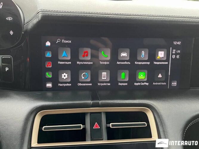 Porsche Taycan Turbo 41 interauto-car