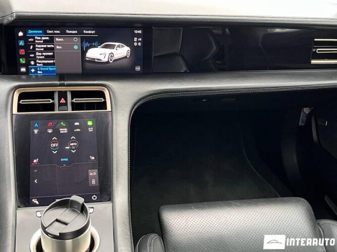 Porsche Taycan Turbo 44 interauto-car