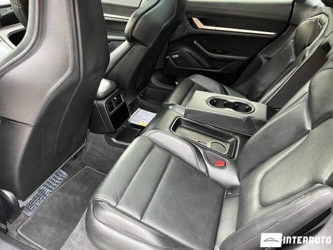 Porsche Taycan Turbo 48 interauto-car