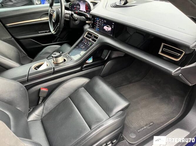 Porsche Taycan Turbo 36 interauto-car