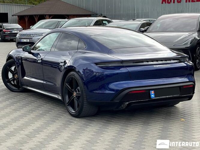 Porsche Taycan Turbo 33 interauto-car