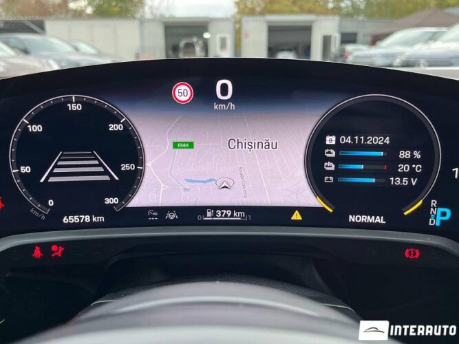 Porsche Taycan Turbo 39 interauto-car