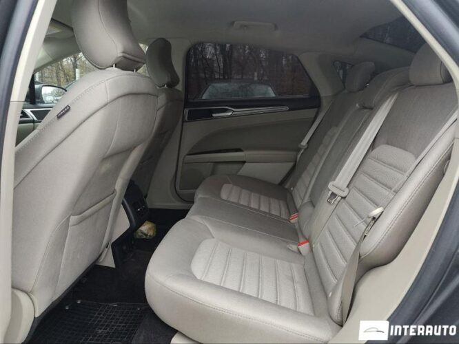 Ford Fusion 31 interauto-car