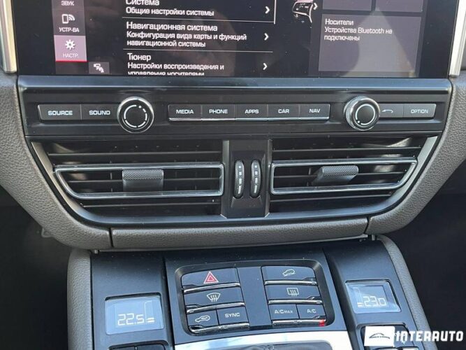 Porsche Macan 40 interauto-car