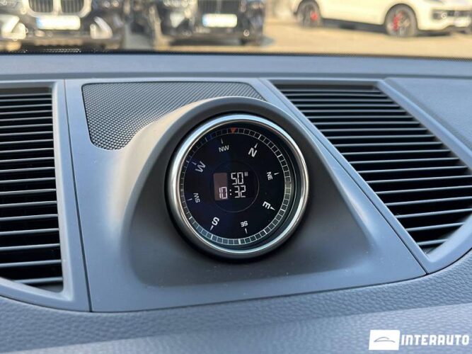 Porsche Macan 37 interauto-car