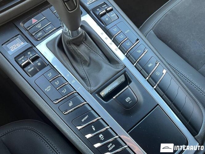 Porsche Macan 42 interauto-car