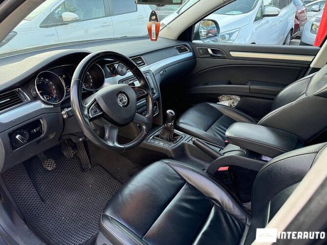 Skoda Superb 36 interauto-car
