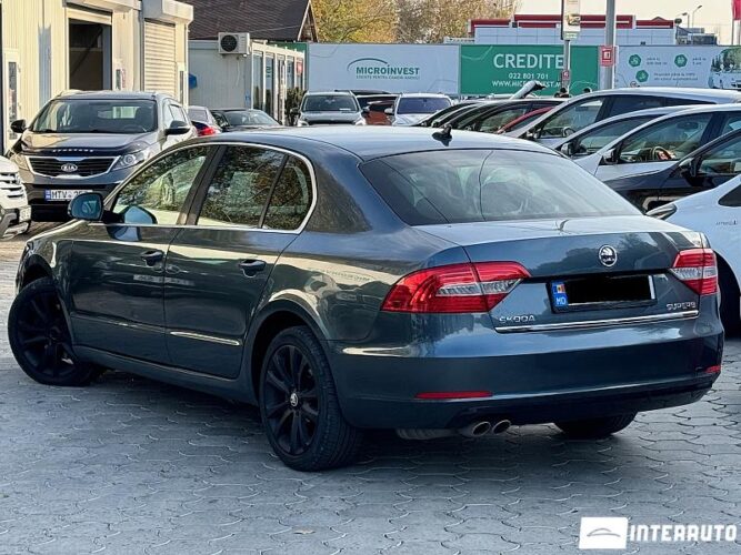 Skoda Superb 33 interauto-car