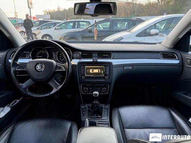 Skoda Superb 38 interauto-car