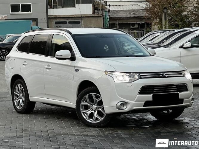 Mitsubishi Outlander 33 interauto-car