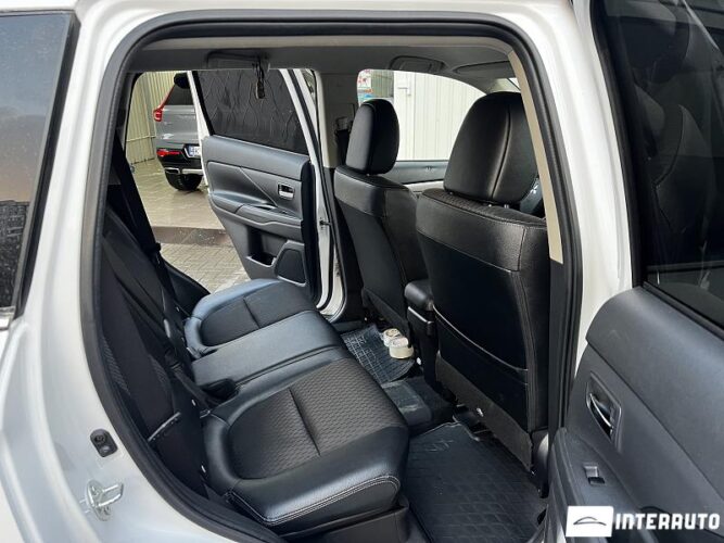 Mitsubishi Outlander 41 interauto-car