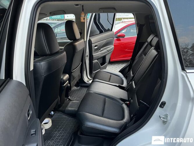 Mitsubishi Outlander 35 interauto-car