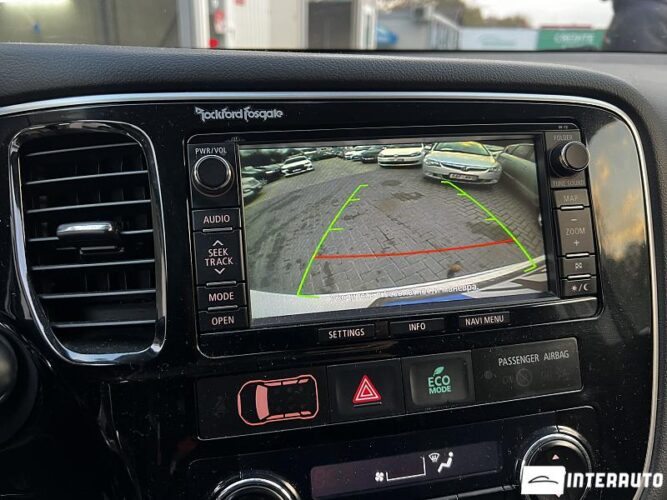 Mitsubishi Outlander 38 interauto-car