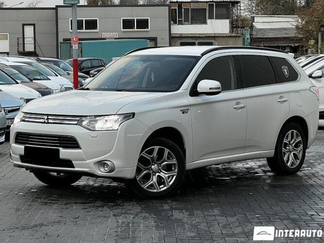 Mitsubishi Outlander 30 interauto-car