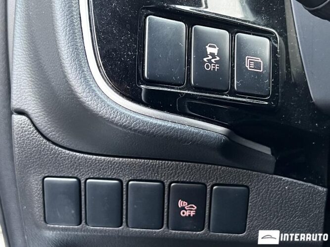 Mitsubishi Outlander 44 interauto-car