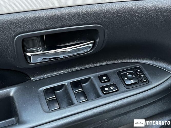 Mitsubishi Outlander 45 interauto-car