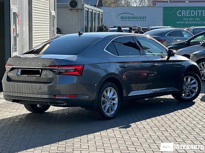 Skoda Superb 37 interauto-car