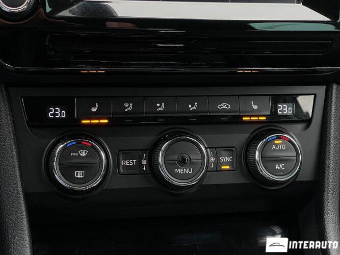 Skoda Superb 48 interauto-car