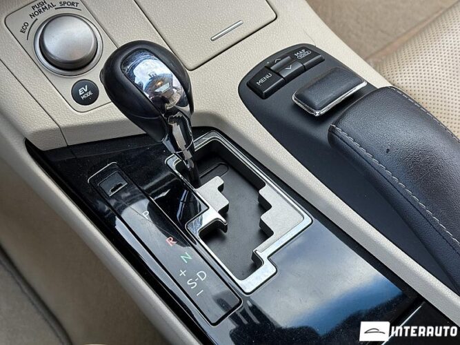 Lexus ES 300h 46 interauto-car