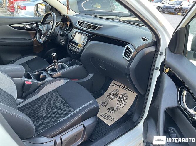 Nissan Qashqai 38 interauto-car
