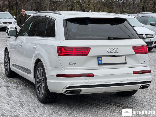 Audi Q7 32 interauto-car