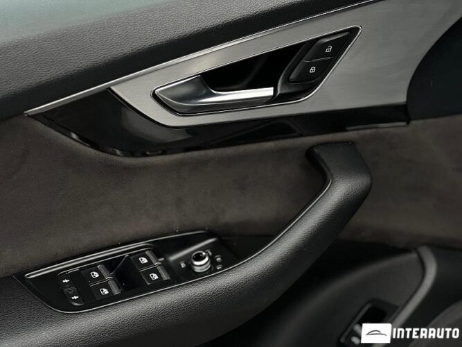 Audi Q7 34 interauto-car