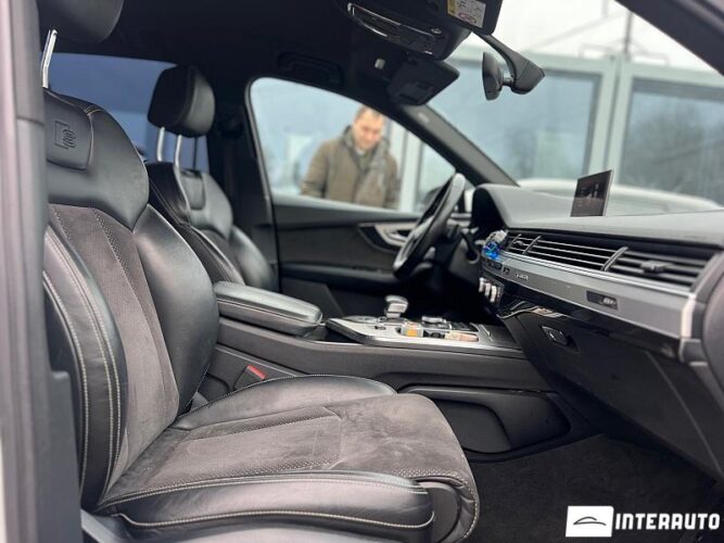 Audi Q7 42 interauto-car