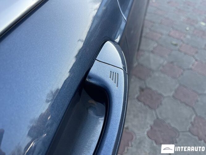 Ford Mondeo 33 interauto-car