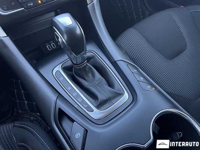 Ford Mondeo 40 interauto-car