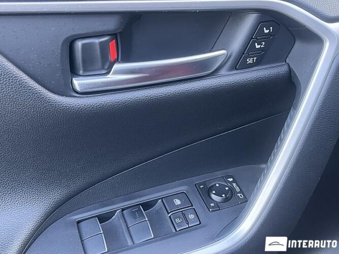 Toyota Rav-4 42 interauto-car