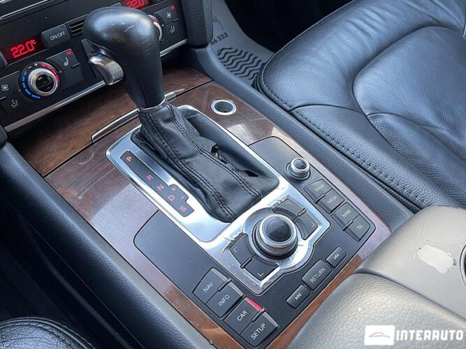 Audi Q7 42 interauto-car