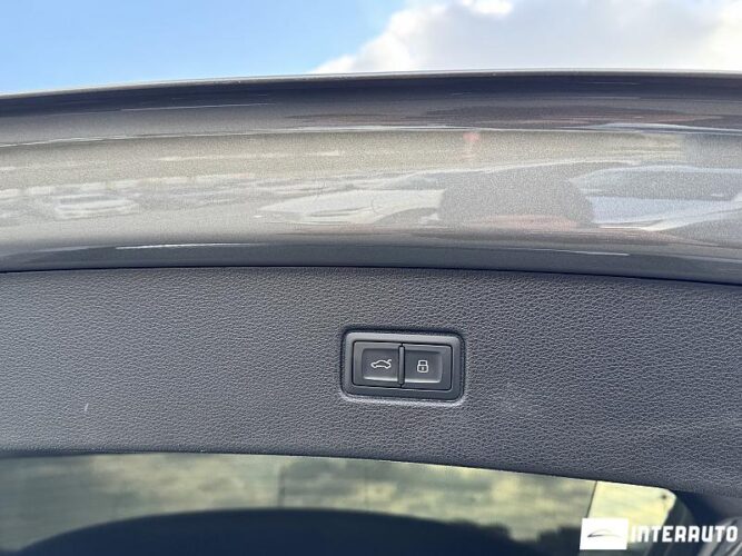 Audi Q7 72 interauto-car