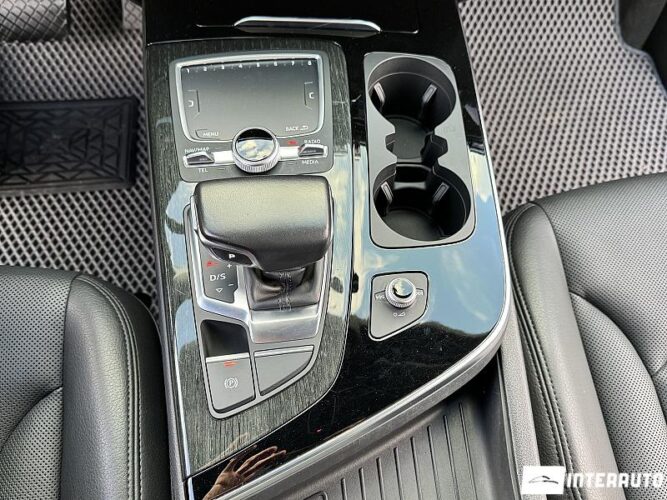 Audi Q7 54 interauto-car