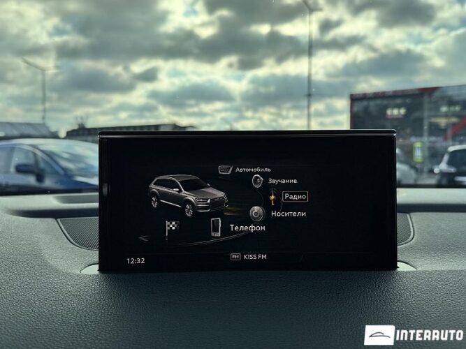 Audi Q7 51 interauto-car