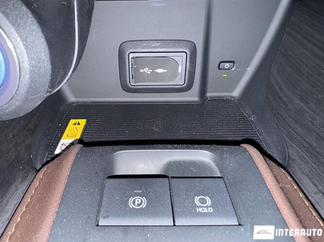 Toyota Venza 63 interauto-car