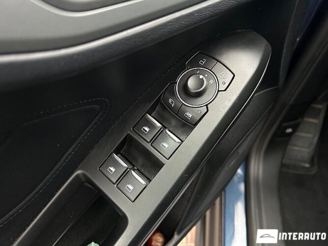 Ford Focus 37 interauto-car