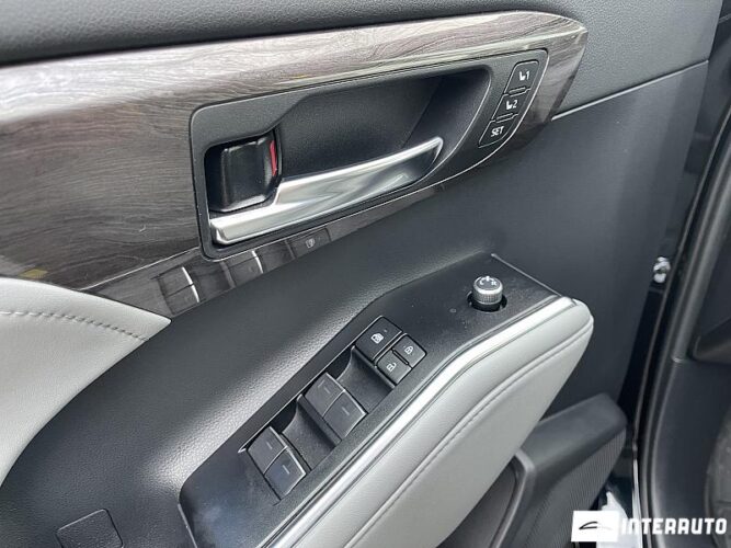 Toyota Highlander 43 interauto-car