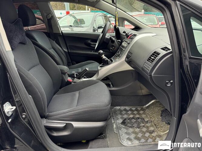 Toyota Auris 32 interauto-car